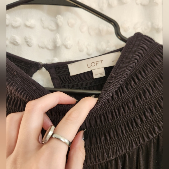 Black rutched top long sleeved dress from the Loft, size medium in petite - Picture 2 of 2